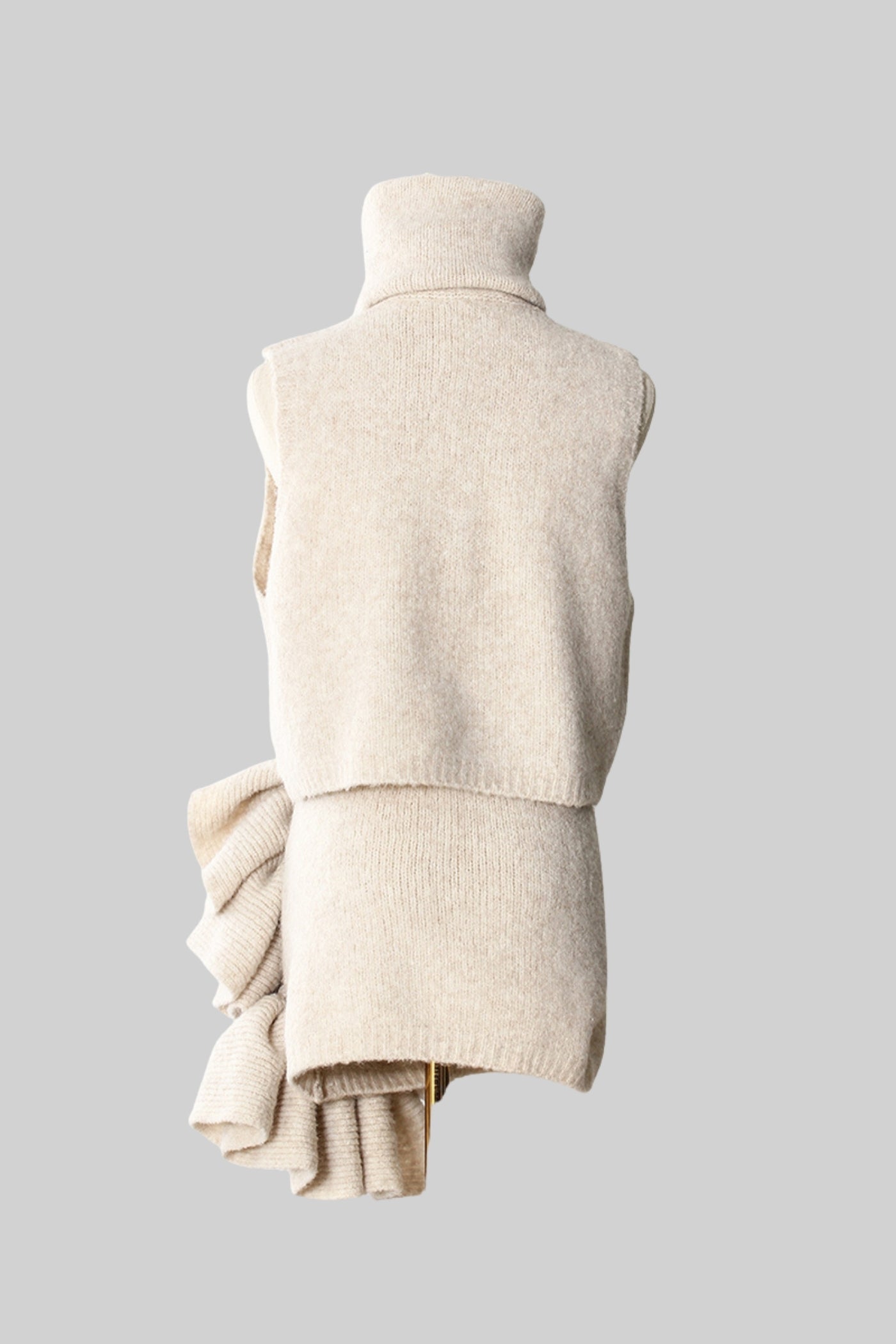 Üç Parçalı Volan Detaylı Triko Takım – Bej