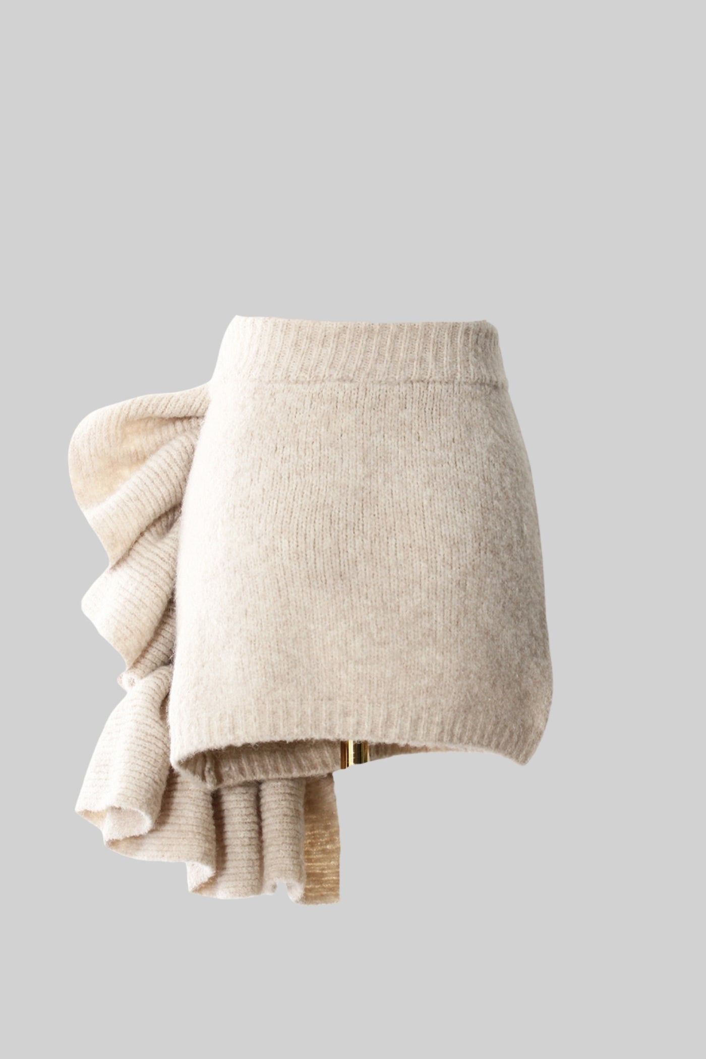 Üç Parçalı Volan Detaylı Triko Takım – Bej