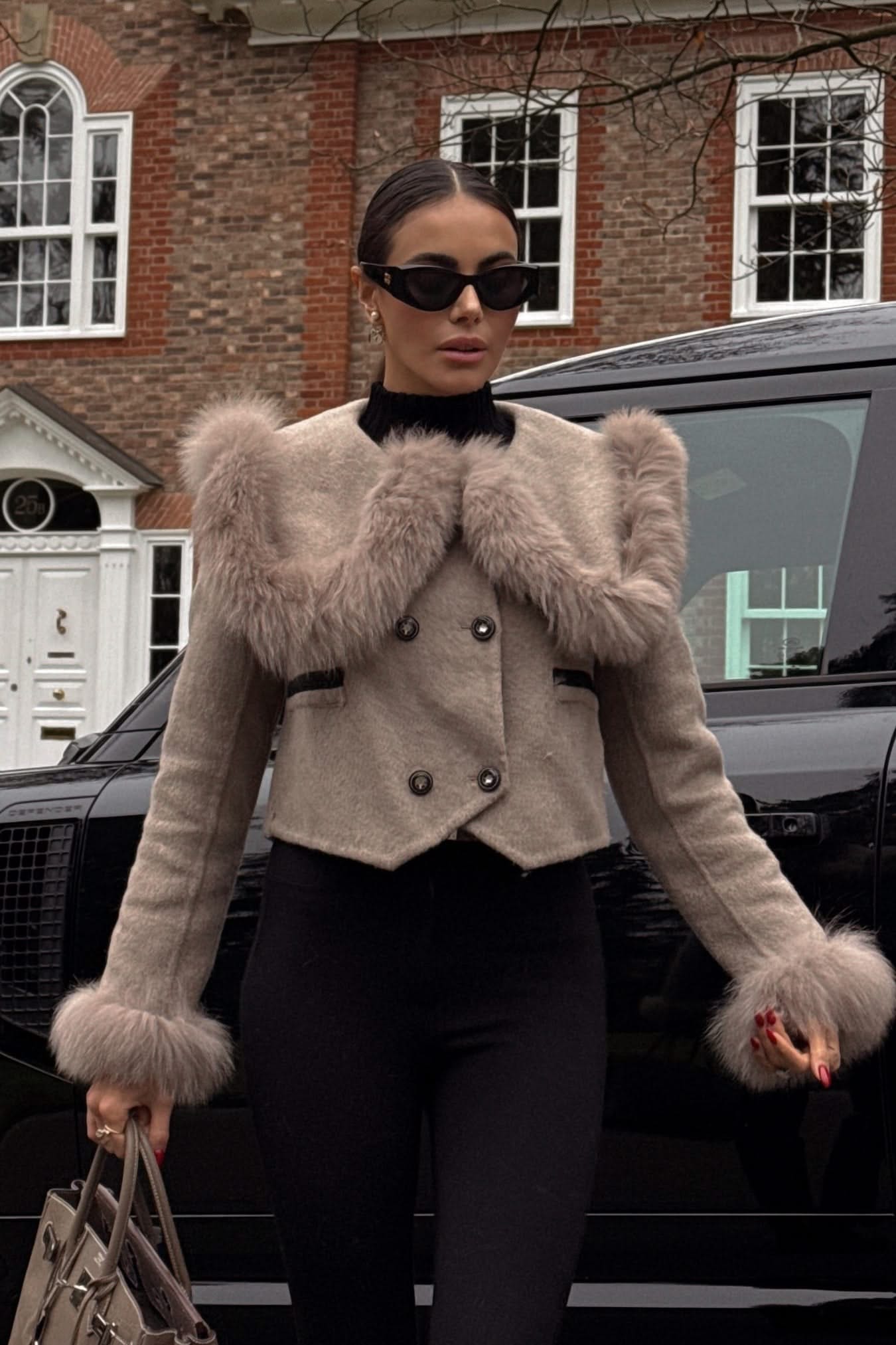 Kürk Yaka Detaylı Çift Düğmeli Kısa Ceket – Kahverengi