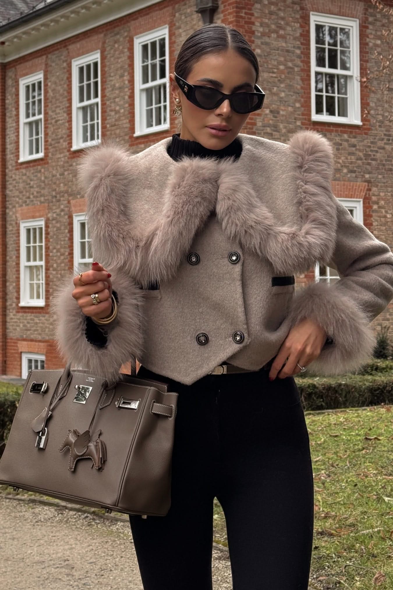 Kürk Yaka Detaylı Çift Düğmeli Kısa Ceket – Kahverengi