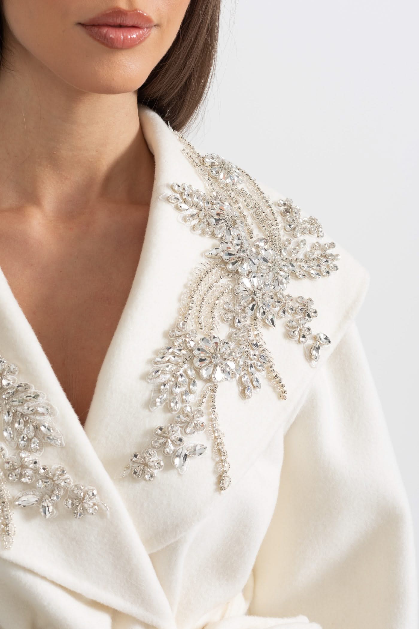 Çiçek Detaylı Tilki Kürklü Kaşmir Kaban – Fildişi