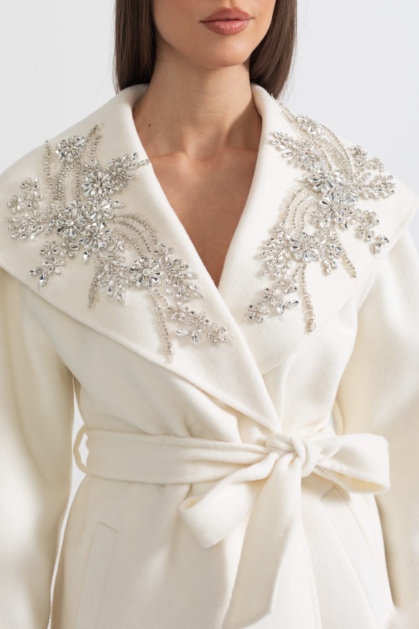 Çiçek Detaylı Tilki Kürklü Kaşmir Kaban – Fildişi