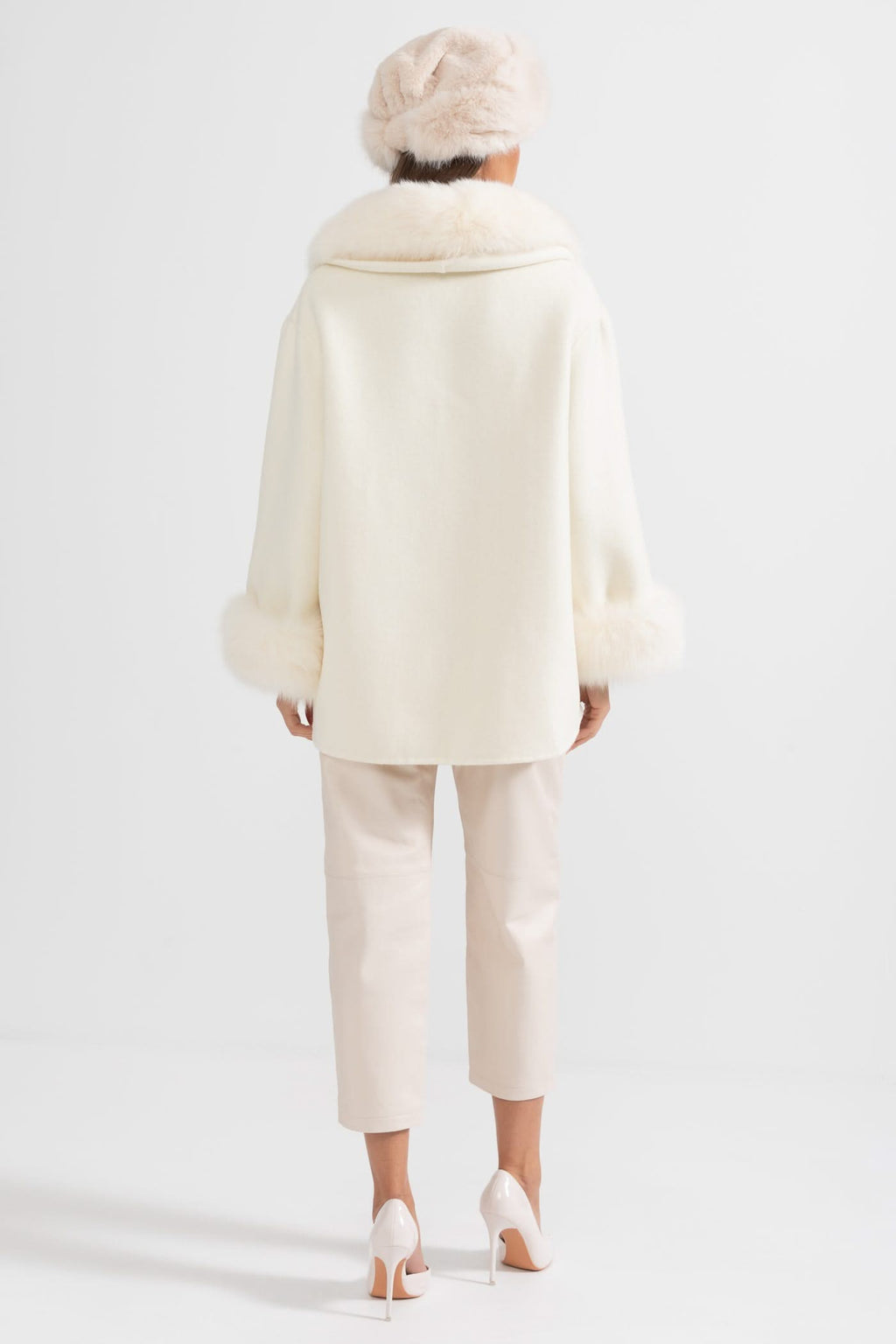 Geniş Tilki Kürklü Kaşmir Kaban – Kırık Beyaz