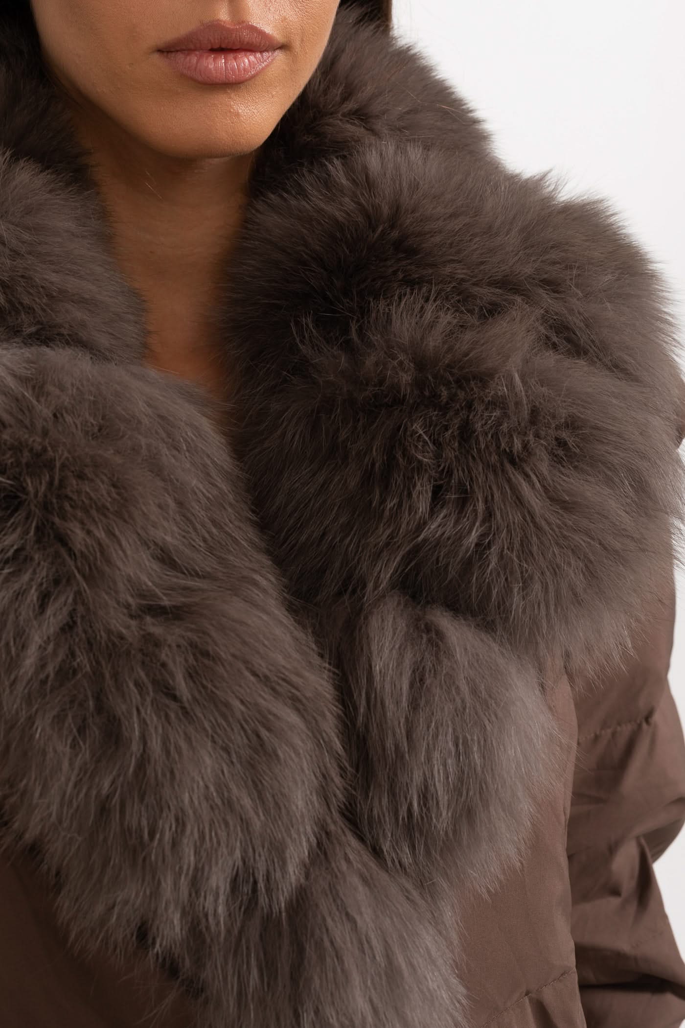 Kahverengi Tilki Kürklü Kapüşonlu Şişme Mont – Kahverengi