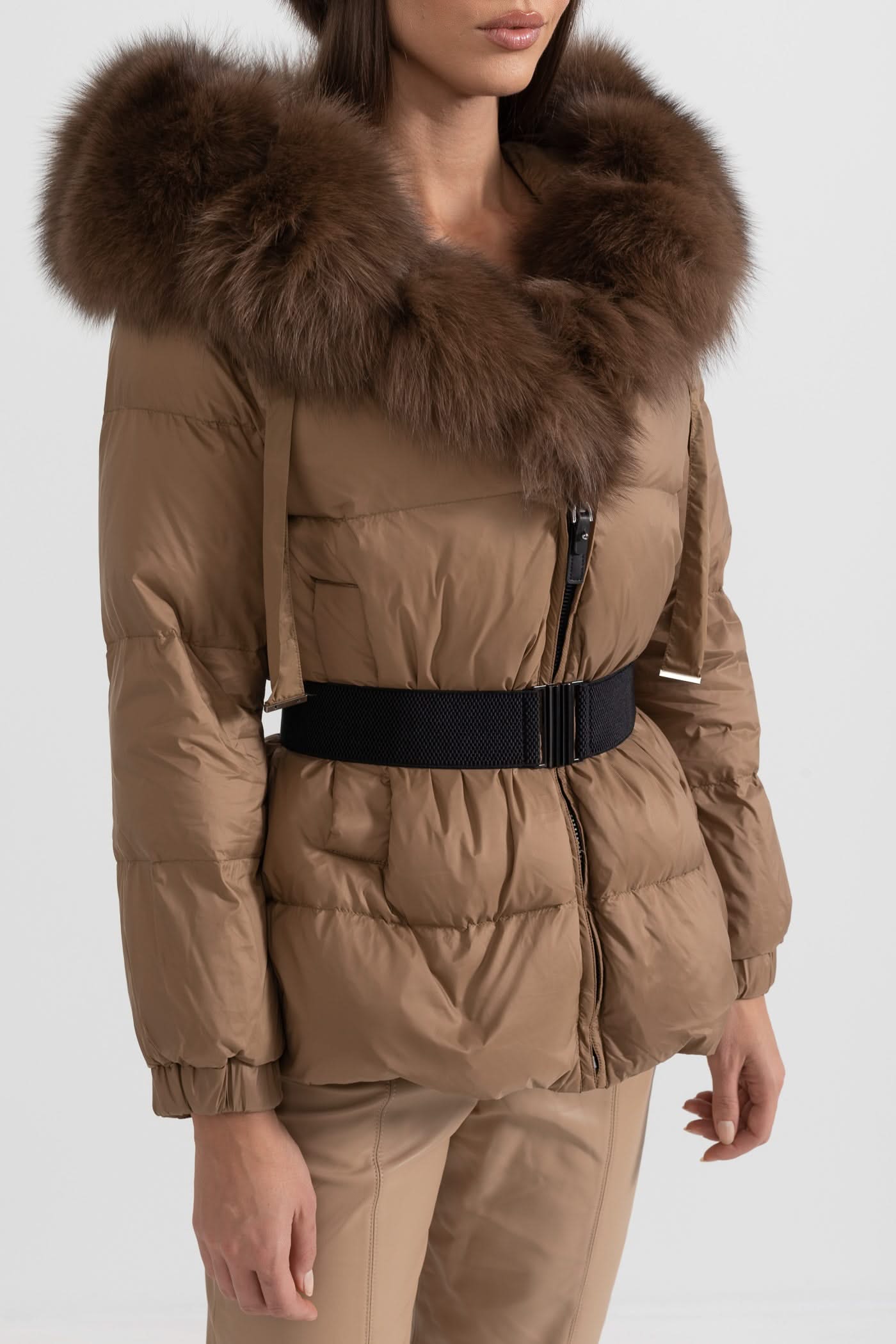 Bel Kemerli Kahverengi Tilki Kürklü Kapüşonlu Şişme Mont – Kahverengi