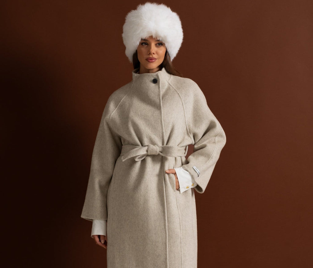 Yüksek Yakalı Kuşaklı Midi Kaban – Bej